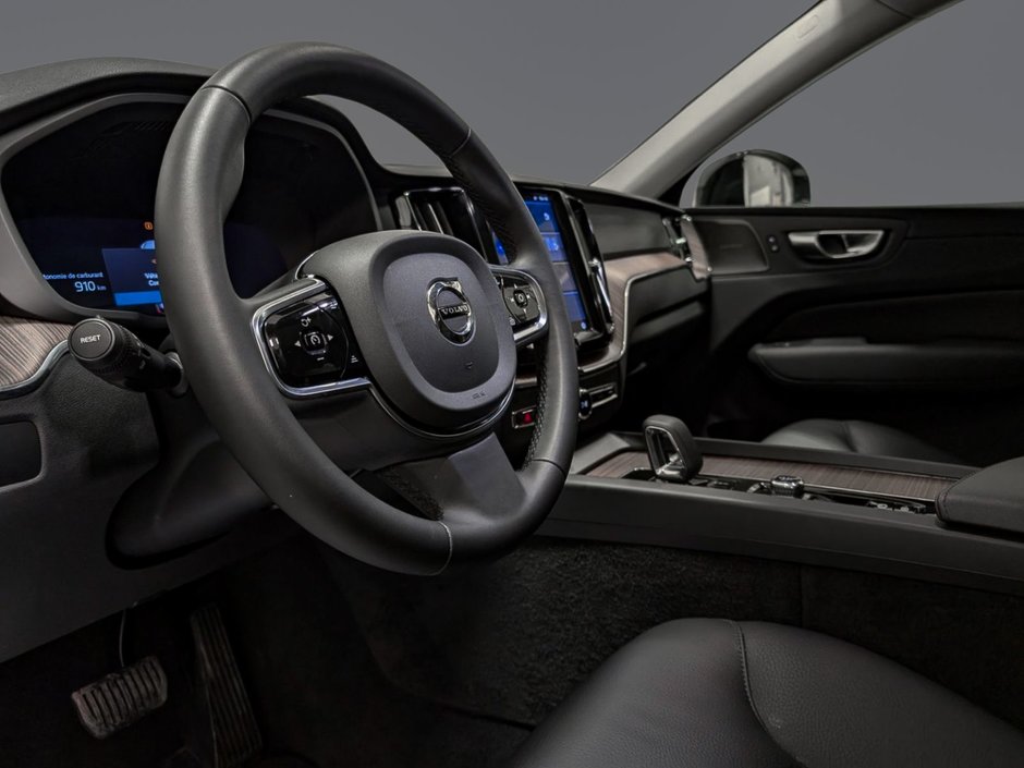 Volvo XC60 B5 AWD Plus Dark Theme 2024-7
