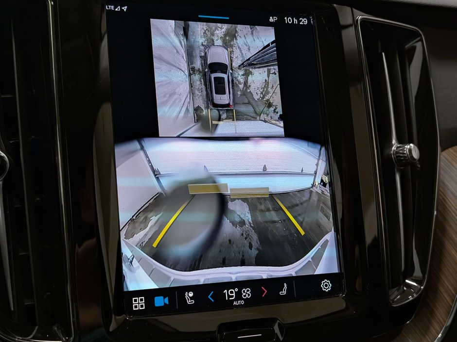 Volvo XC60 B5 AWD Plus Dark Theme 2024-24
