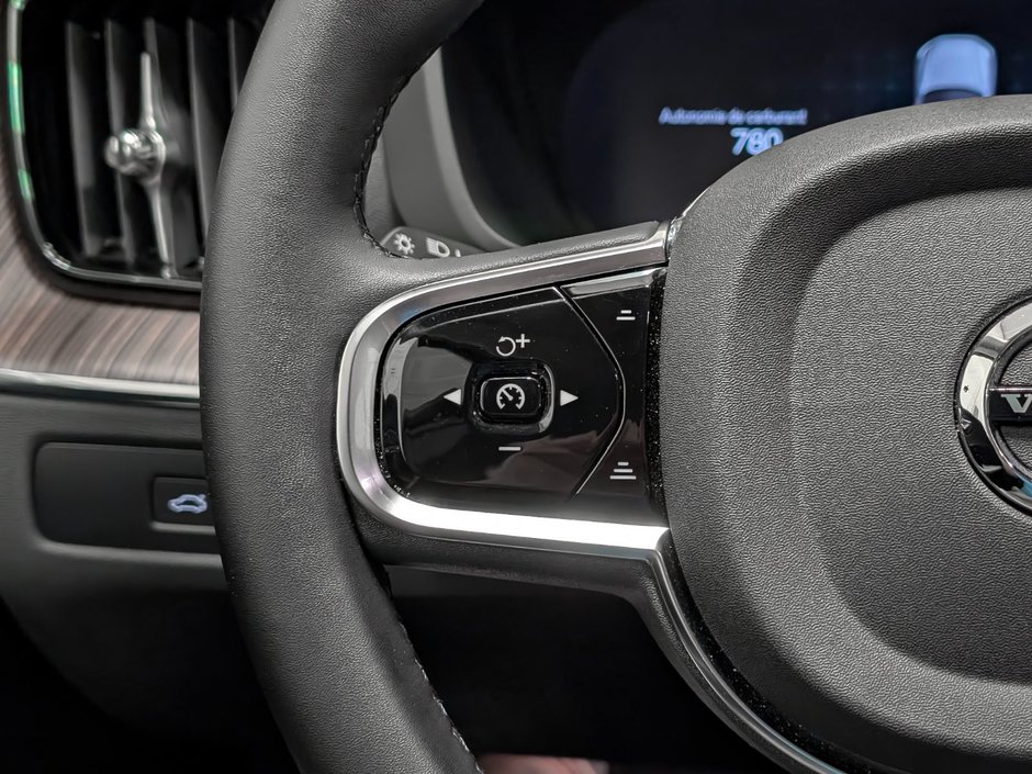 Volvo XC60 B5 AWD Plus Dark Theme 2024-19