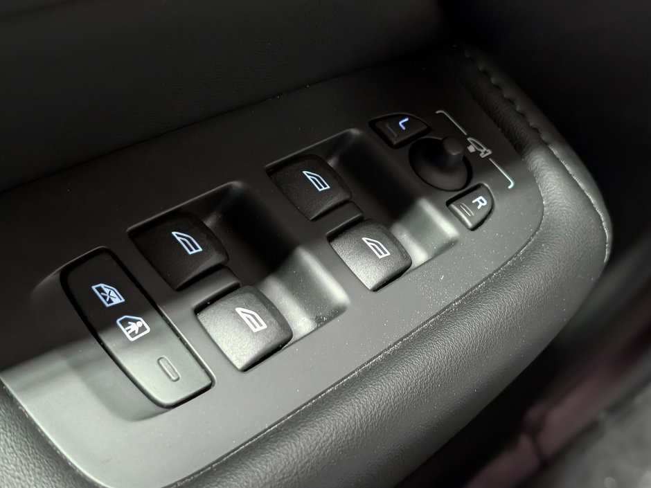 Volvo XC60 B5 AWD Plus Dark Theme 2024-20