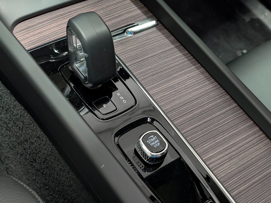 Volvo XC60 B5 AWD Plus Dark Theme 2024-17