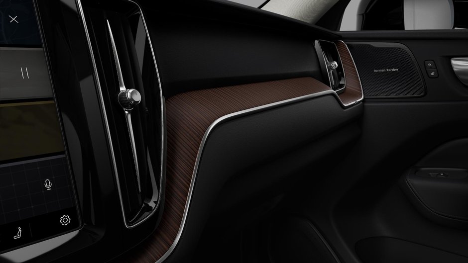 2024 Volvo XC60 B5 AWD Plus Dark Theme-6
