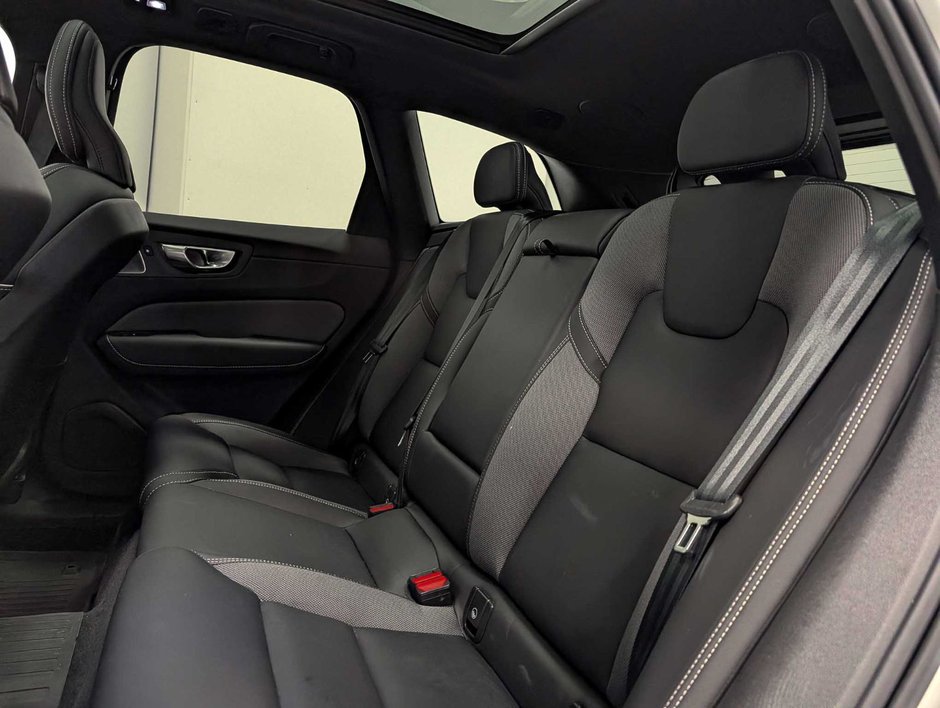 2024 Volvo XC60 B5 AWD Ultimate Dark Theme-11