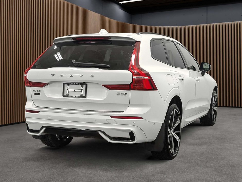 2024 Volvo XC60 B5 AWD Ultimate Dark Theme-6