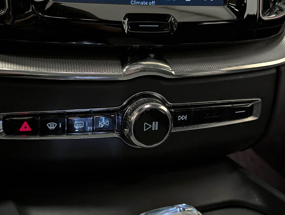 2024 Volvo XC60 B5 AWD Ultimate Dark Theme-18