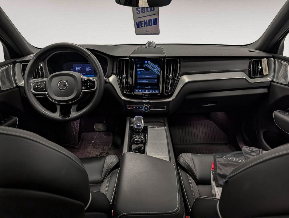 2024 Volvo XC60 B5 AWD Ultimate Dark Theme-12