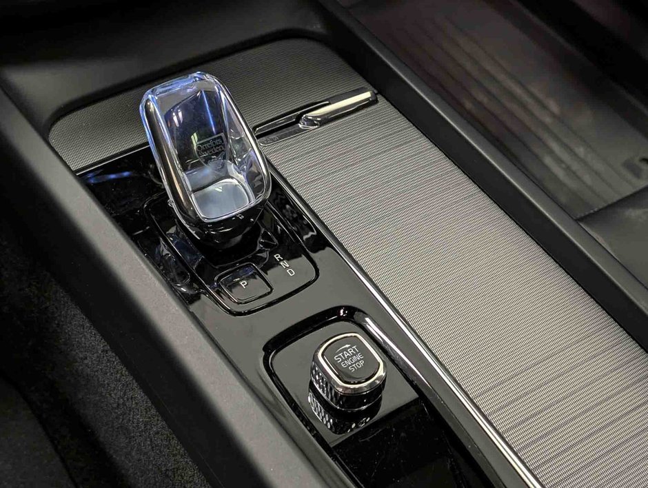 2024 Volvo XC60 B5 AWD Ultimate Dark Theme-19