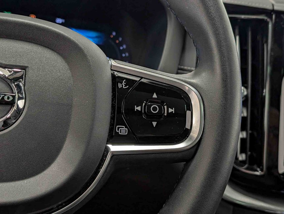 2024 Volvo XC60 B5 AWD Ultimate Dark Theme-21