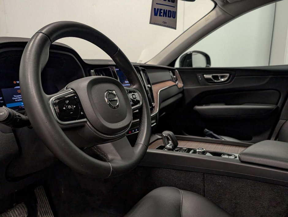 2024 Volvo XC60 B5 AWD Plus Dark Theme-6