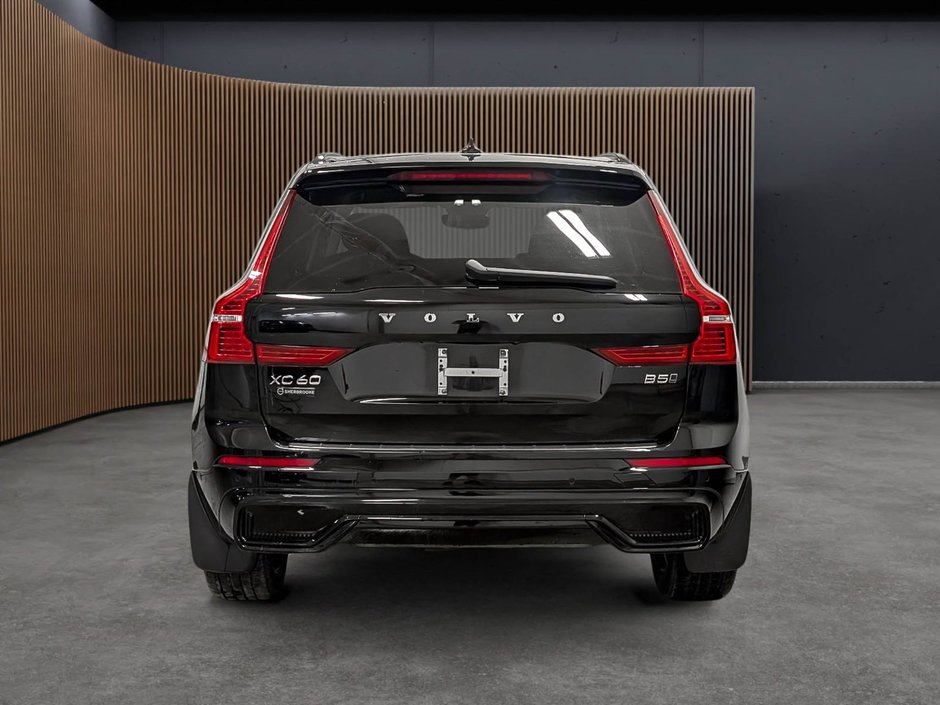 2024 Volvo XC60 B5 AWD Plus Dark Theme-4