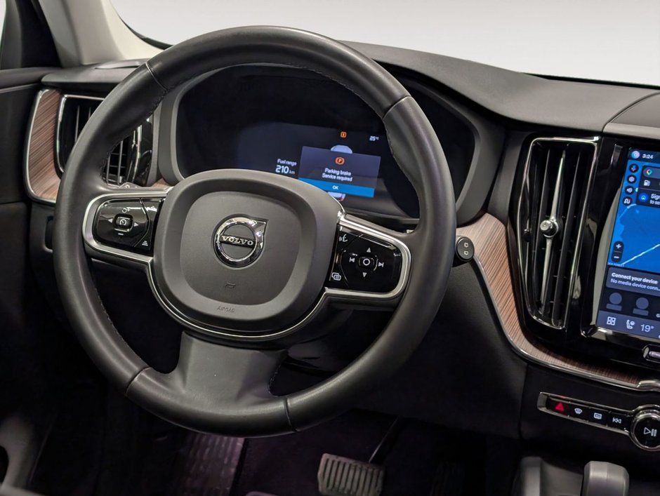 Volvo XC60 B5 AWD Plus Dark Theme 2024-8