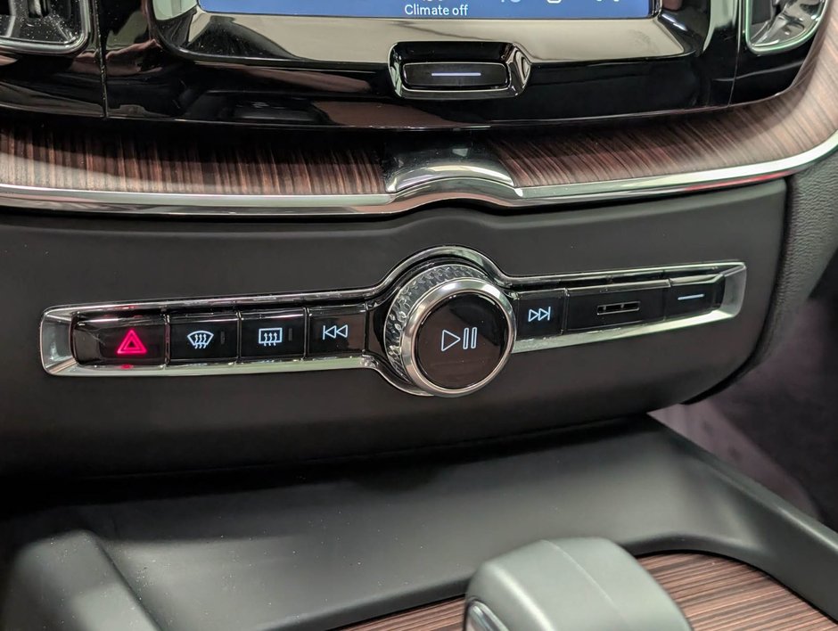 Volvo XC60 B5 AWD Plus Dark Theme 2024-15