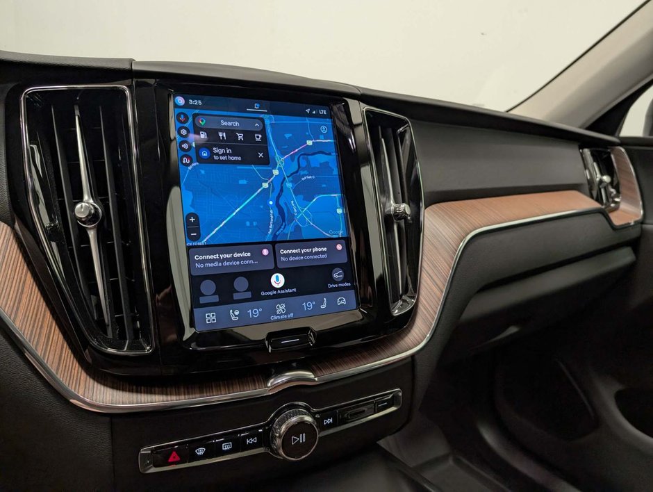 Volvo XC60 B5 AWD Plus Dark Theme 2024-11