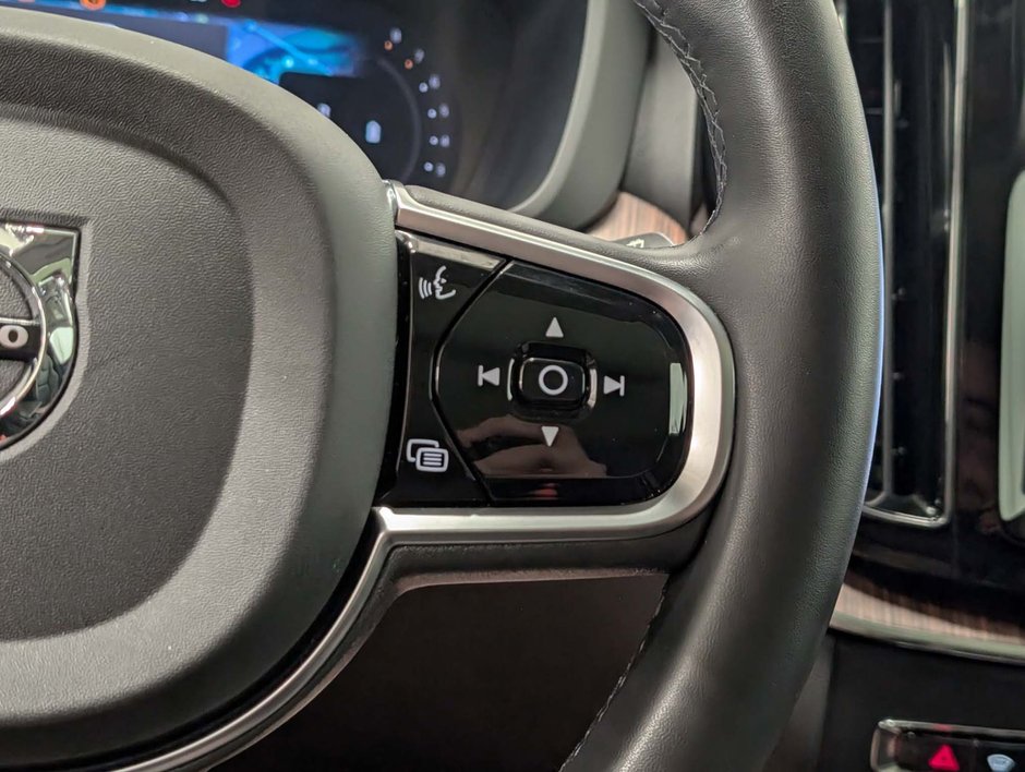Volvo XC60 B5 AWD Plus Dark Theme 2024-20