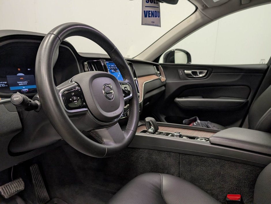 Volvo XC60 B5 AWD Plus Dark Theme 2024-12
