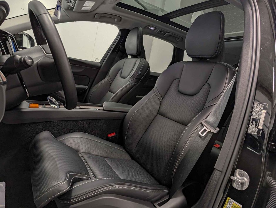 Volvo XC60 B5 AWD Ultimate Dark Theme 2024-8