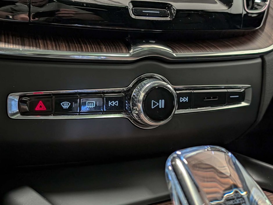 Volvo XC60 B5 AWD Ultimate Dark Theme 2024-13