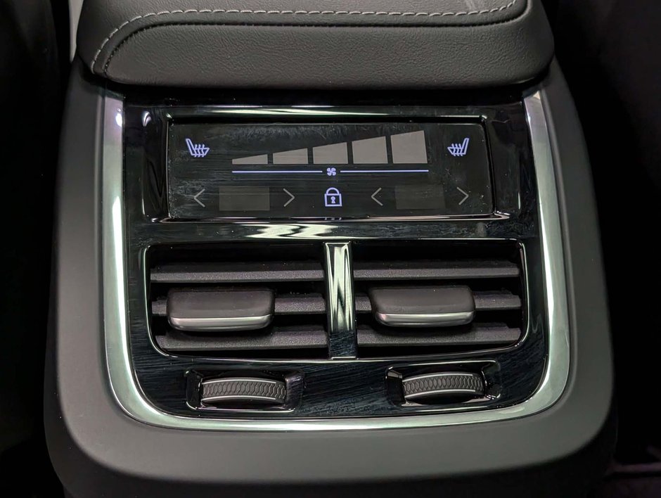 Volvo XC60 B5 AWD Ultimate Dark Theme 2024-10