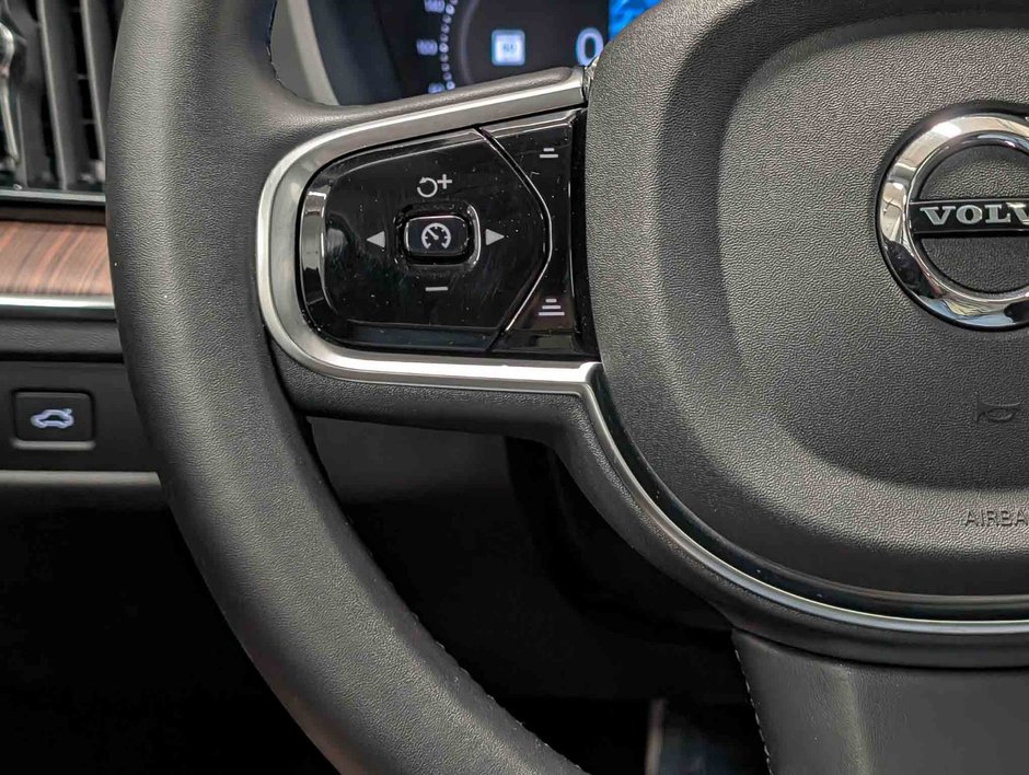Volvo XC60 B5 AWD Ultimate Dark Theme 2024-19