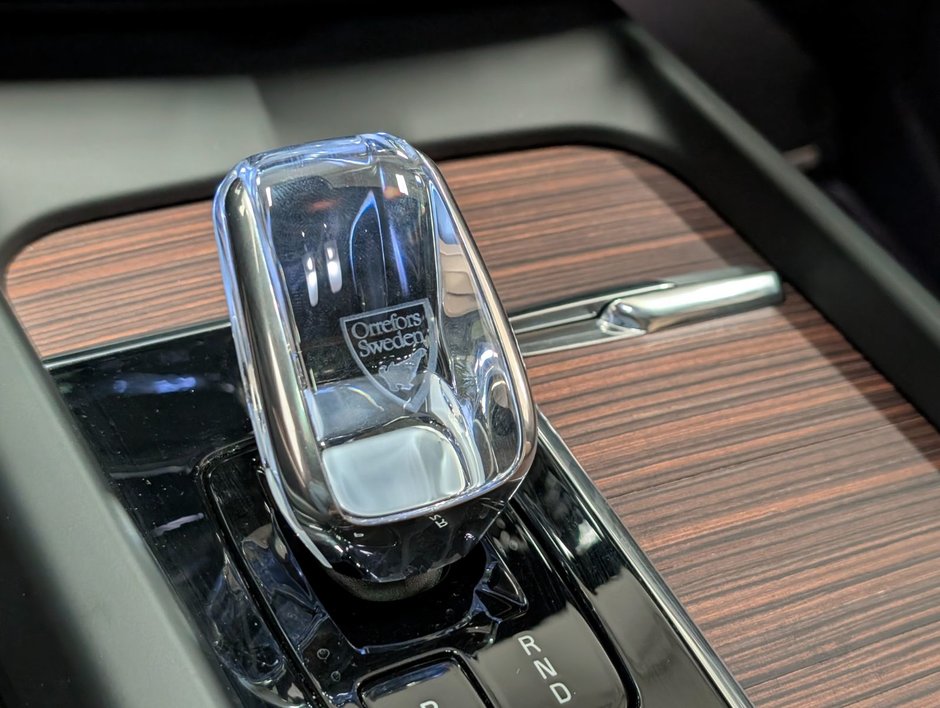 Volvo XC60 B5 AWD Ultra Dark Theme 2025-18