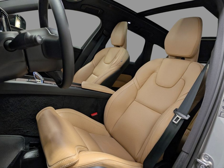 Volvo XC60 B5 AWD Ultra Dark Theme 2025-8