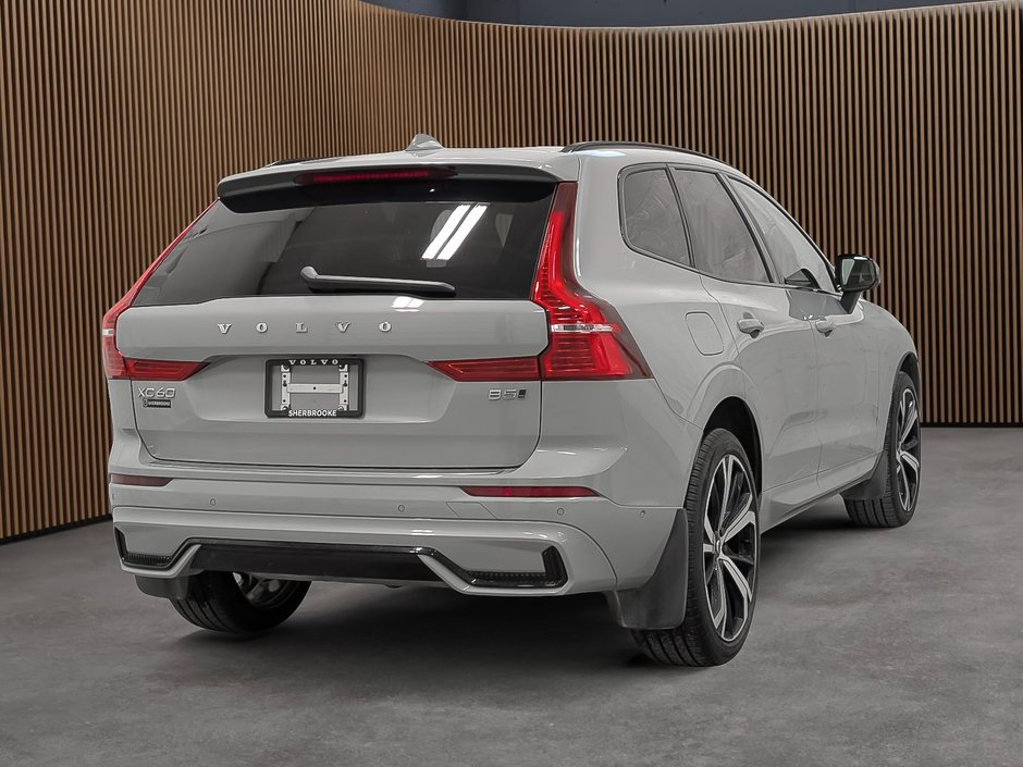 Volvo XC60 B5 AWD Ultra Dark Theme 2025-5