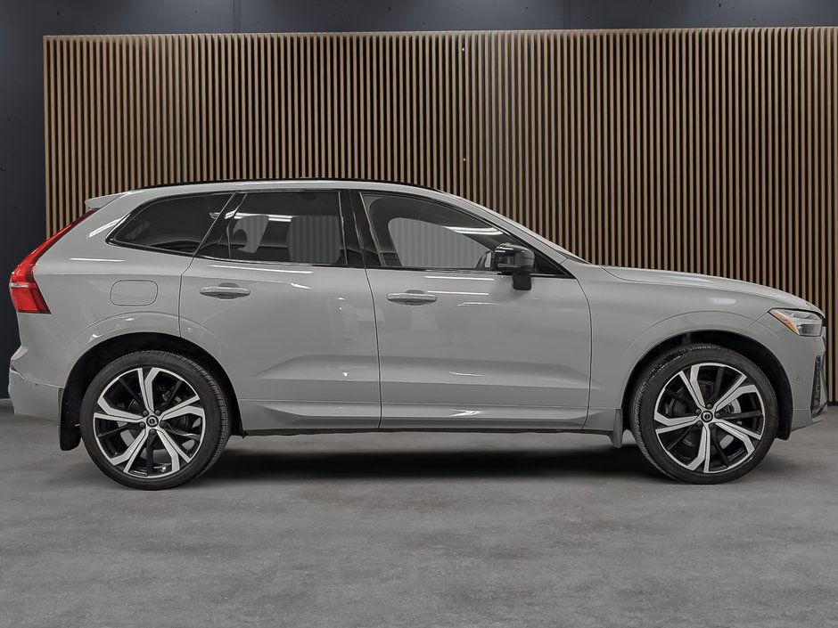 Volvo XC60 B5 AWD Ultra Dark Theme 2025-6