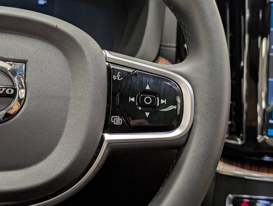 Volvo XC60 B5 AWD Ultra Dark Theme 2025-20