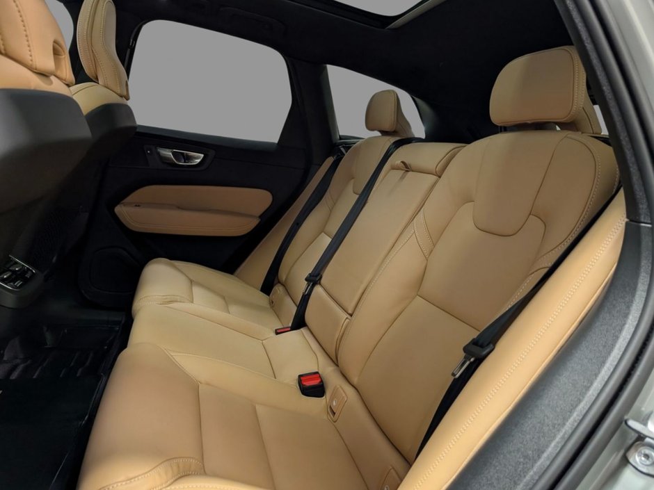 Volvo XC60 B5 AWD Ultra Dark Theme 2025-11