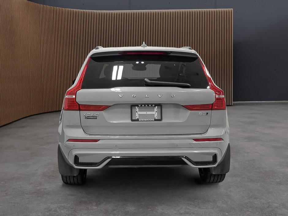 Volvo XC60 B5 AWD Ultra Dark Theme 2025-4