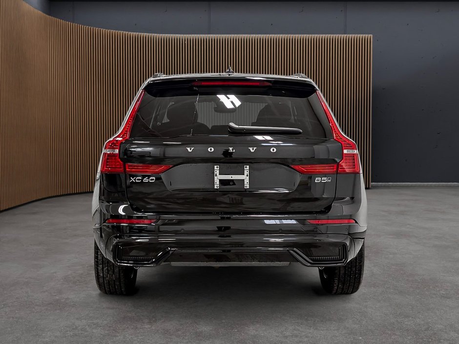 2025 Volvo XC60 B5 AWD Core Dark Theme-5