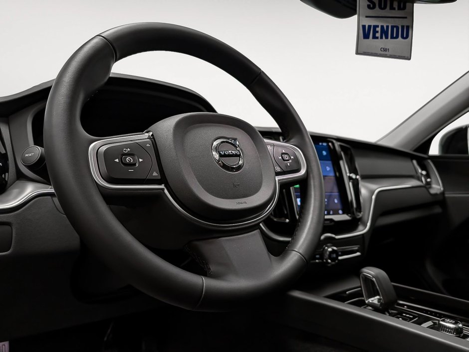 2025 Volvo XC60 B5 AWD Core Dark Theme-7