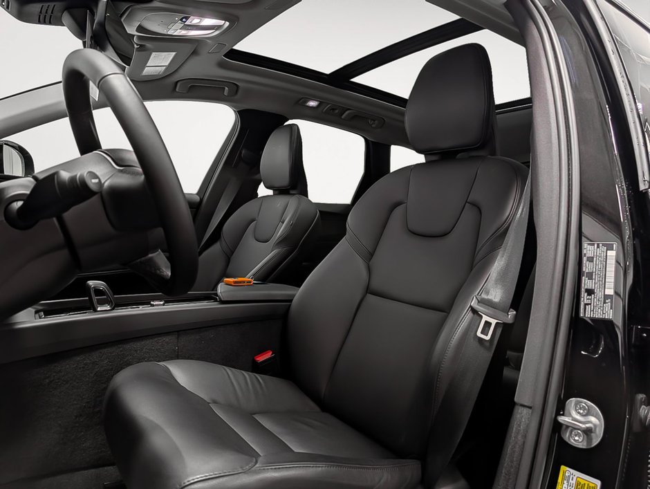 2025 Volvo XC60 B5 AWD Core Dark Theme-8