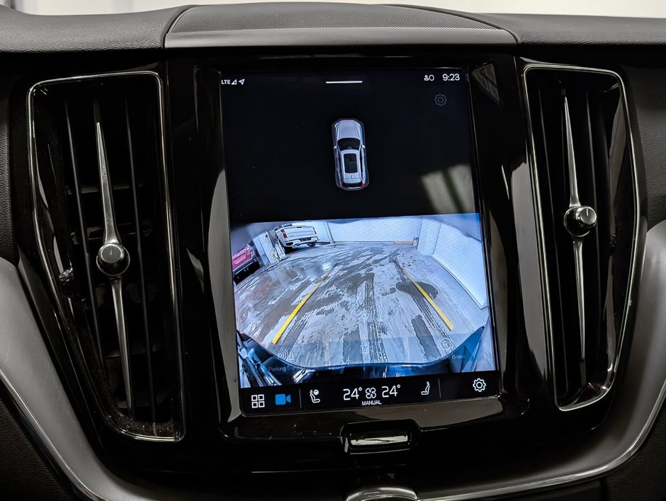 2025 Volvo XC60 B5 AWD Core Dark Theme-15