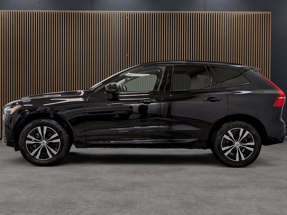 2025 Volvo XC60 B5 AWD Core Dark Theme-3