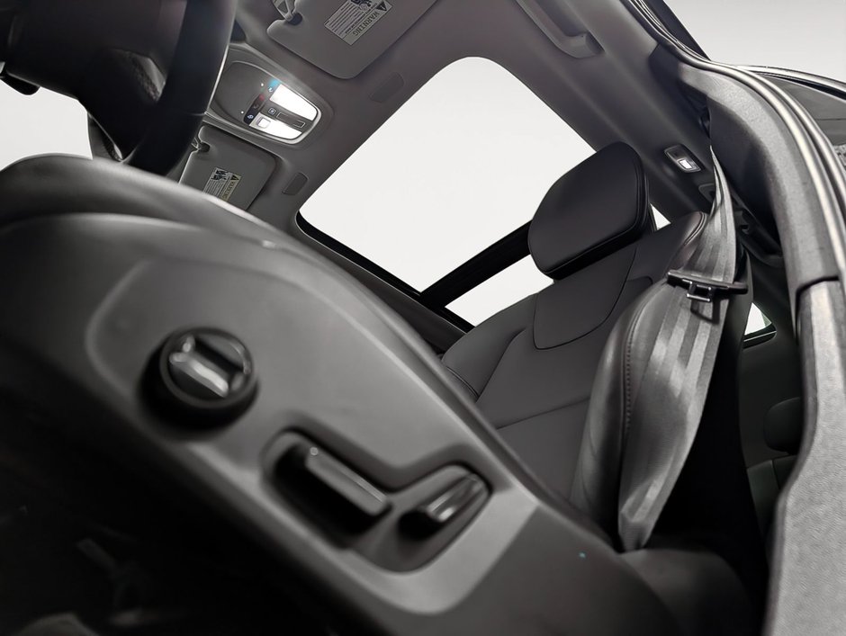 2025 Volvo XC60 B5 AWD Core Dark Theme-9