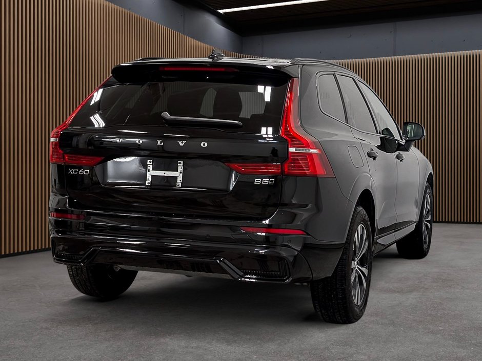 2025 Volvo XC60 B5 AWD Core Dark Theme-6
