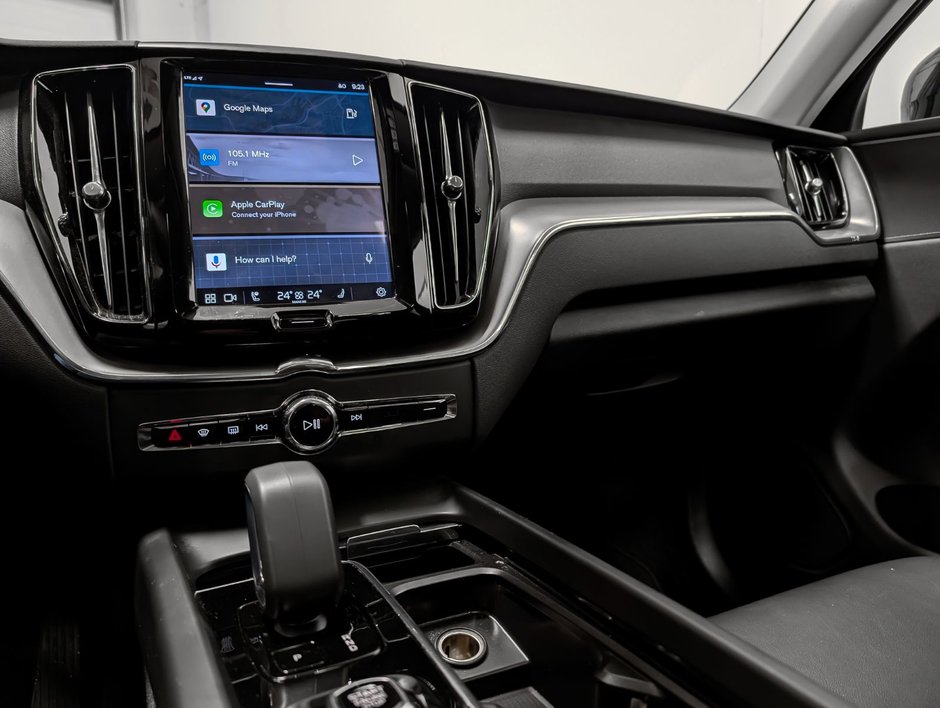 2025 Volvo XC60 B5 AWD Core Dark Theme-13
