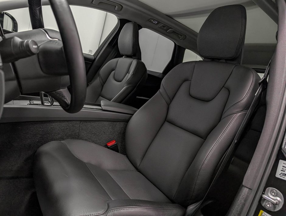 Volvo XC60 B5 AWD Plus Dark Theme 2025-21
