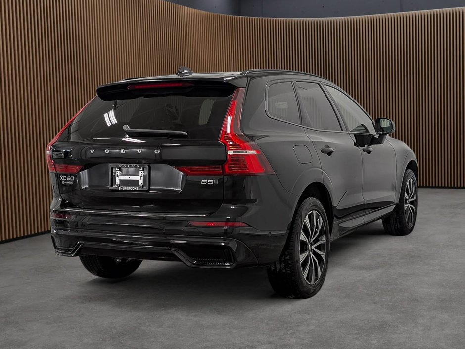 Volvo XC60 B5 AWD Plus Dark Theme 2025-6