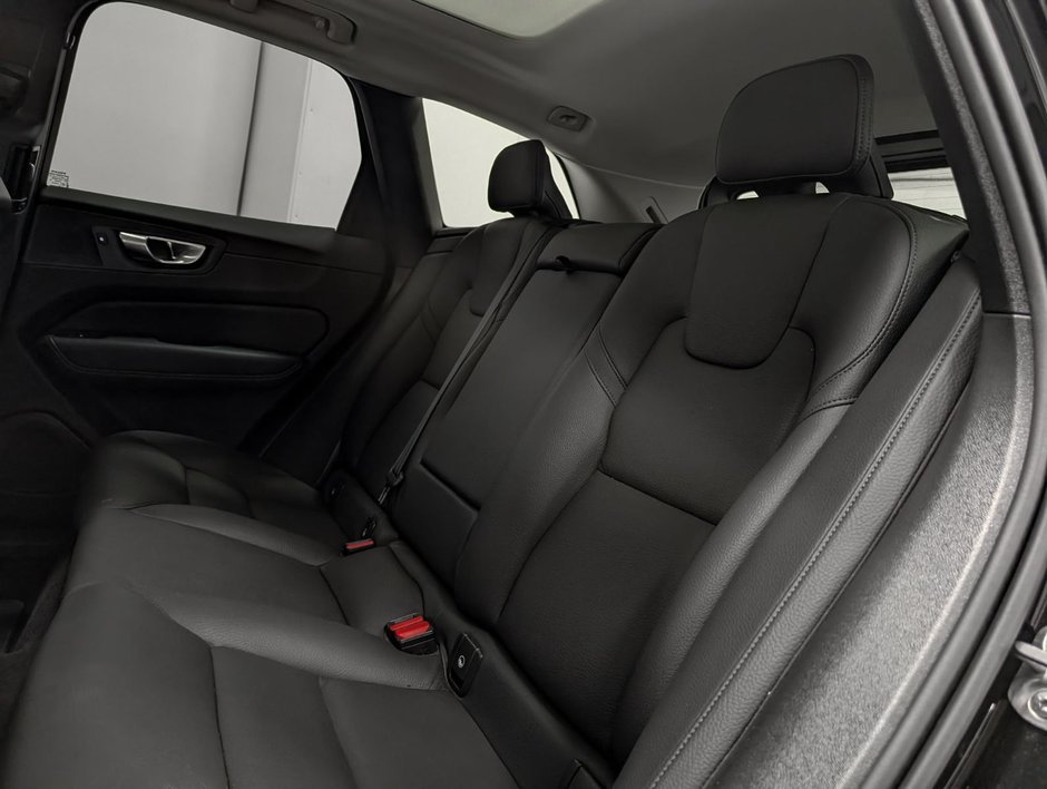 Volvo XC60 B5 AWD Plus Dark Theme 2025-19