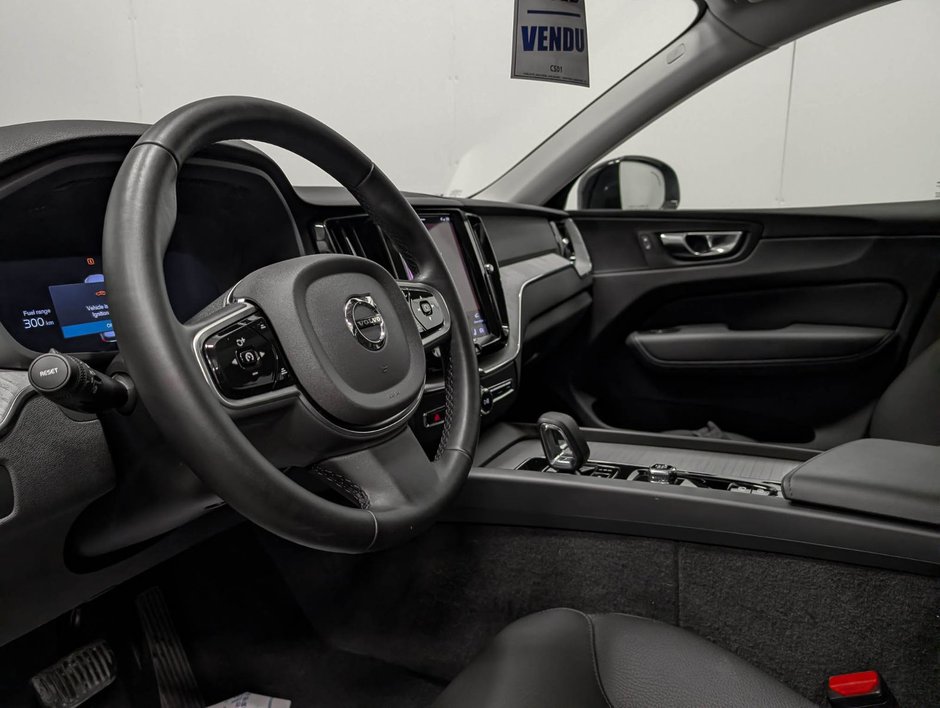 Volvo XC60 B5 AWD Plus Dark Theme 2025-17
