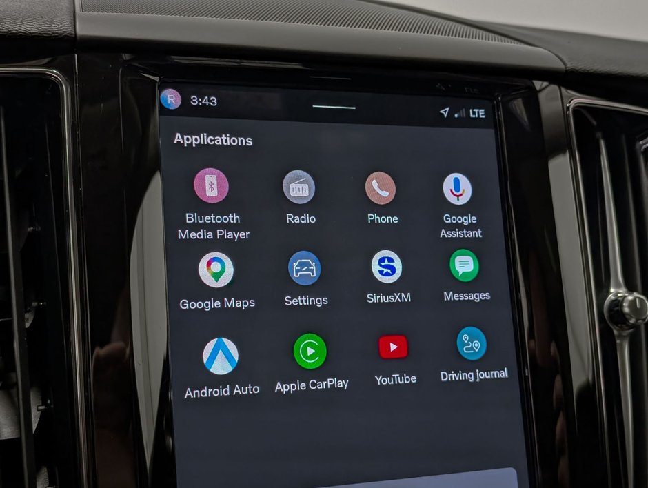 Volvo XC60 B5 AWD Plus Dark Theme 2025-29