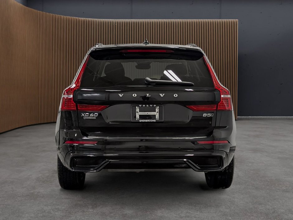 Volvo XC60 B5 AWD Plus Dark Theme 2025-1