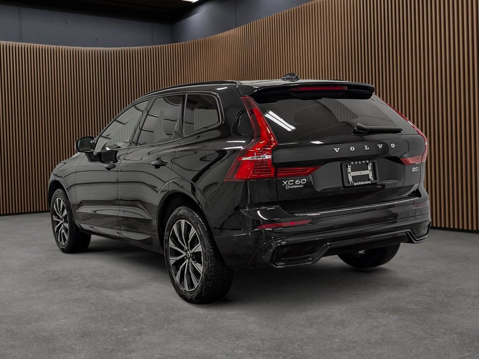 Volvo XC60 B5 AWD Plus Dark Theme 2025-3