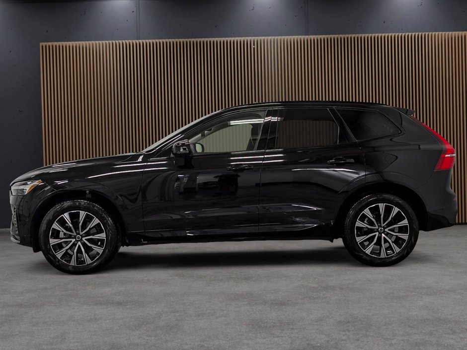 Volvo XC60 B5 AWD Plus Dark Theme 2025-2
