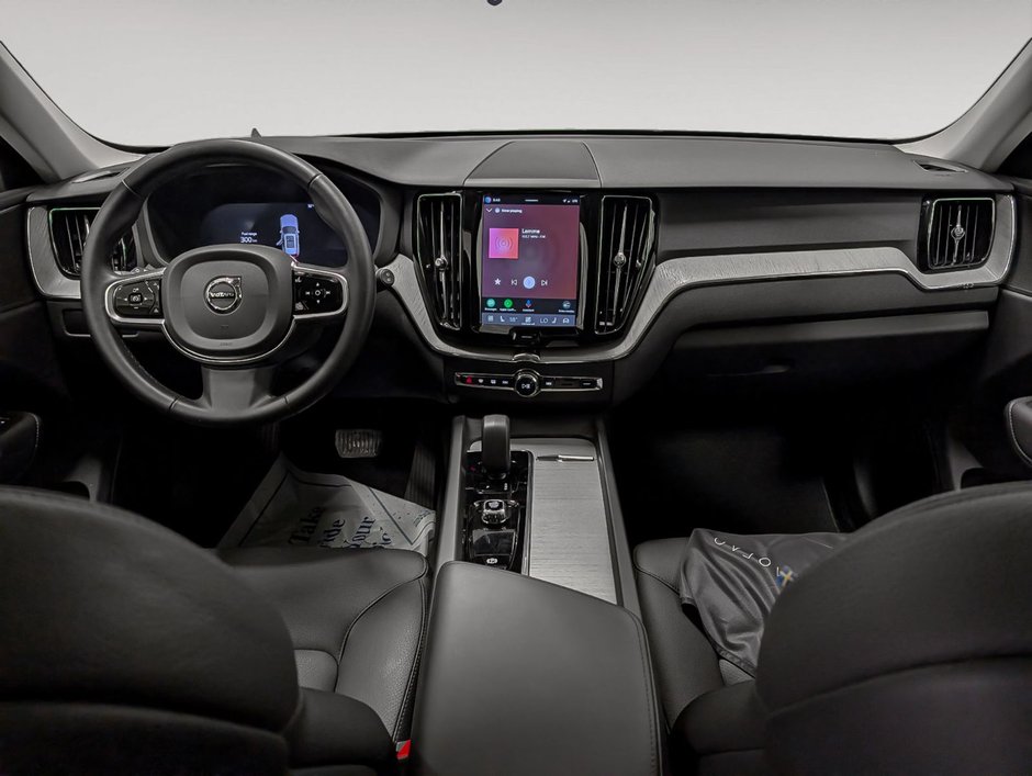 Volvo XC60 B5 AWD Plus Dark Theme 2025-8