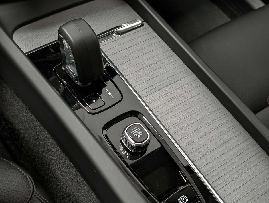 Volvo XC60 B5 AWD Plus Dark Theme 2025-18