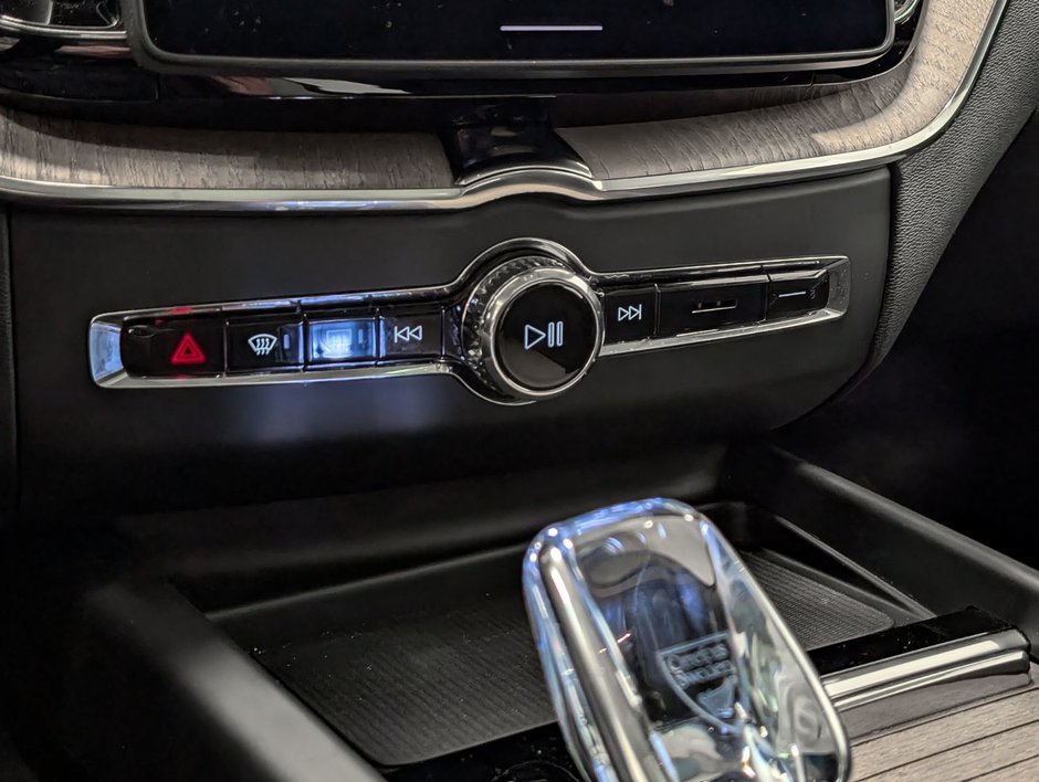 Volvo XC60 B5 AWD Plus Dark Theme 2026-14