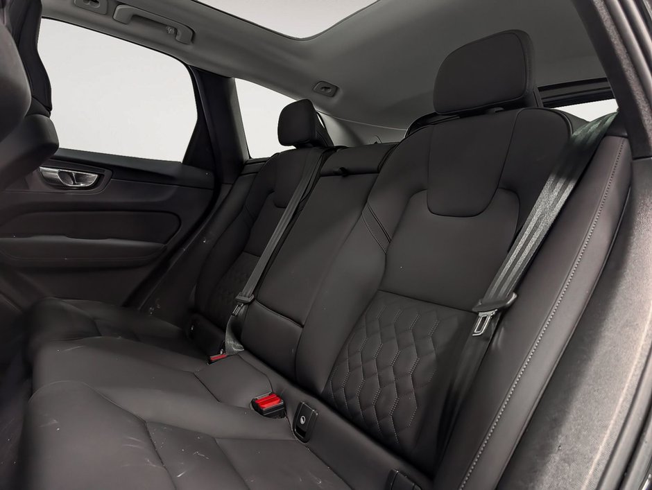 Volvo XC60 B5 AWD Plus Dark Theme 2026-9